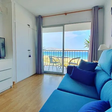 Apartment Cozy Beach-front With Amazing Sea View