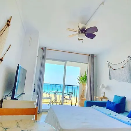 Cozy Beach-front With Amazing Sea View אמפוריבראבה